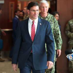 مارك إسبر بدأ جولته بزيارة تونس