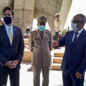 إسبر خلال زيارته إلى "مقام الشهيد" في الجزائر العاصمة