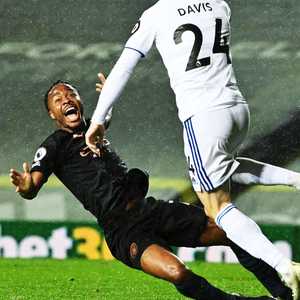 هل يسقط الفيروس الدوري الإنجليزي بالضربة القاضية؟