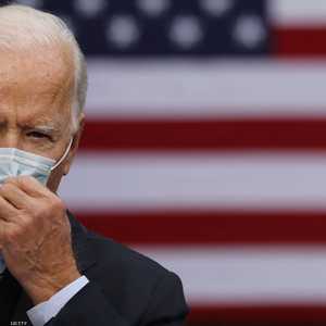 جو بايدن.. بالكمامة