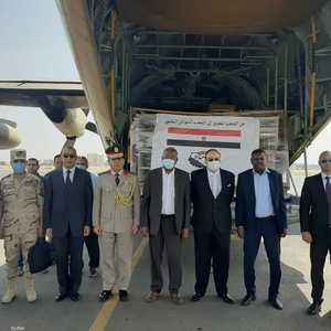 وزير الصناعة السوداني لدى استقباله الرحلة الأولى من المخابز