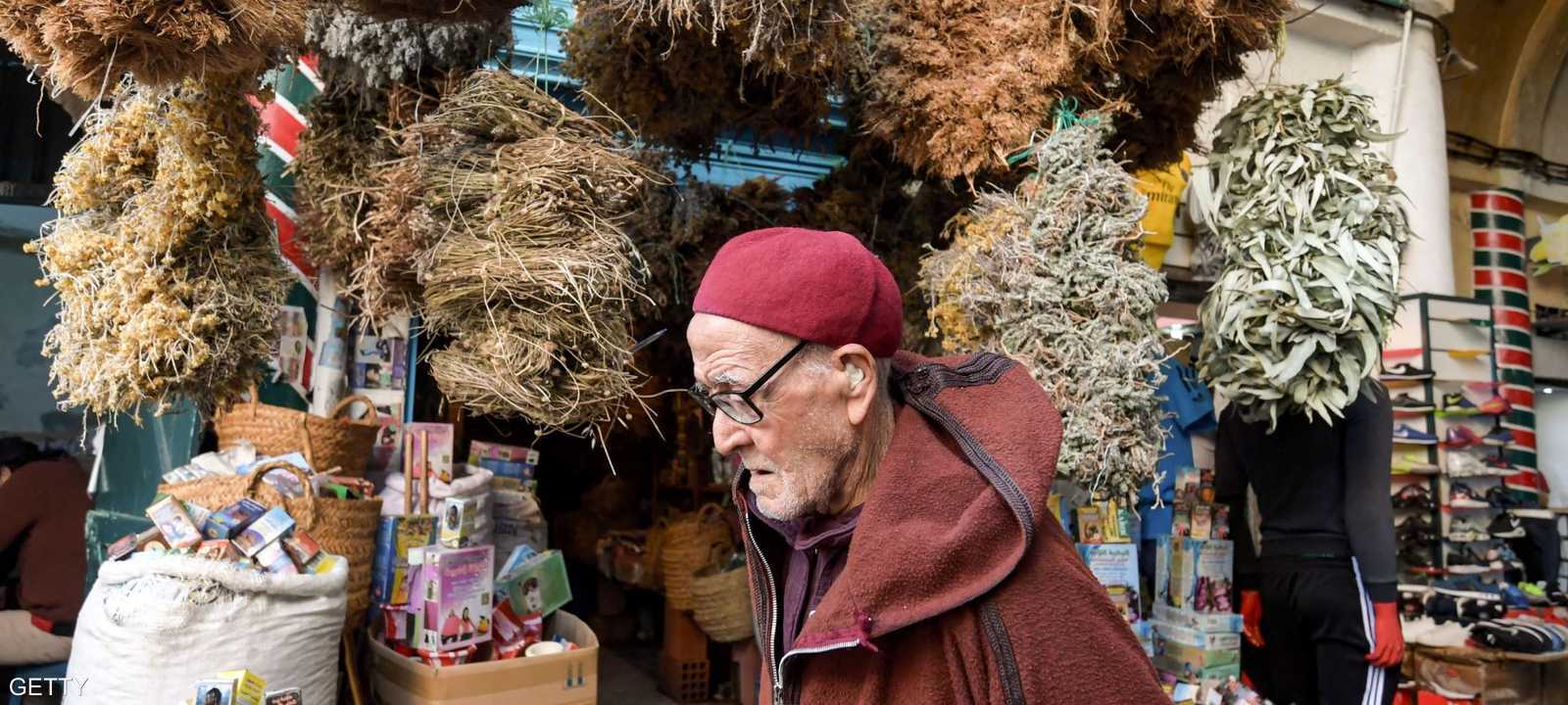التونسيون يلجأون للأعشاب للحد من أعراض كورونا القاتلة