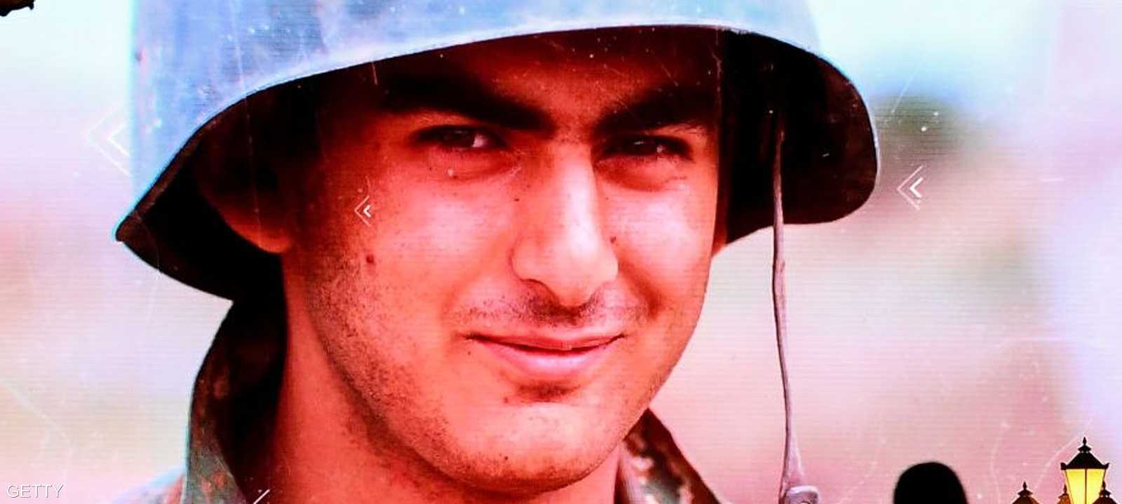 بورتريه لجندي على يافطة في العاصمة الأرمنية يريفان