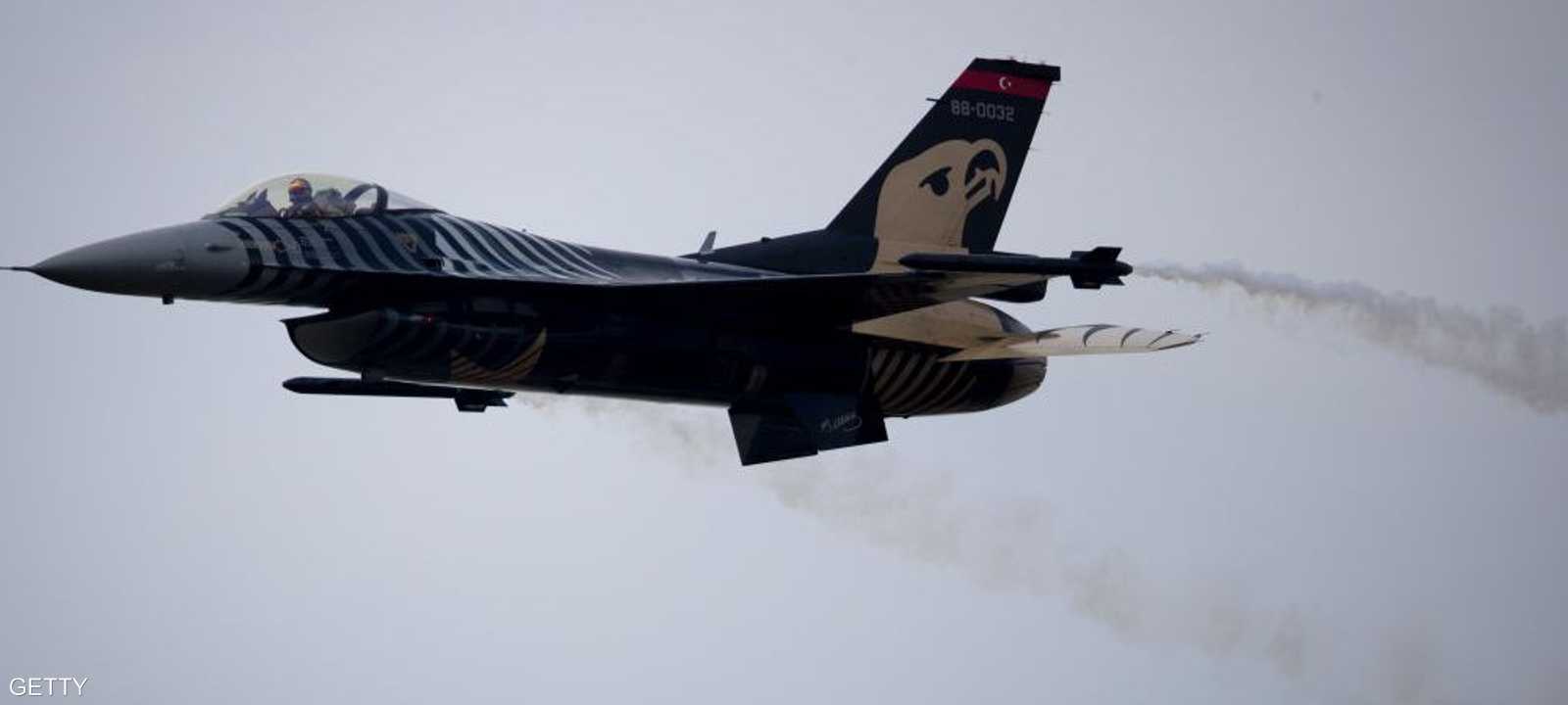 مقاتلة "إف-16" التركية.