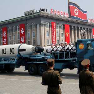 كوريا الشمالية عرضت صاروخا باليستيا جديدا