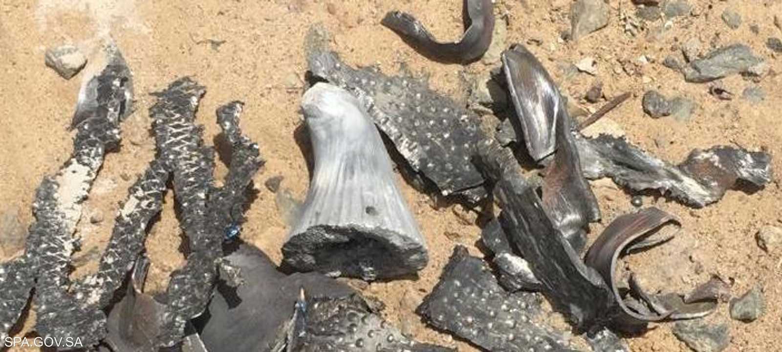 أرشيفية لبقايا صاروخ حوثي أطلق باتجاه السعودية في وقت سابق