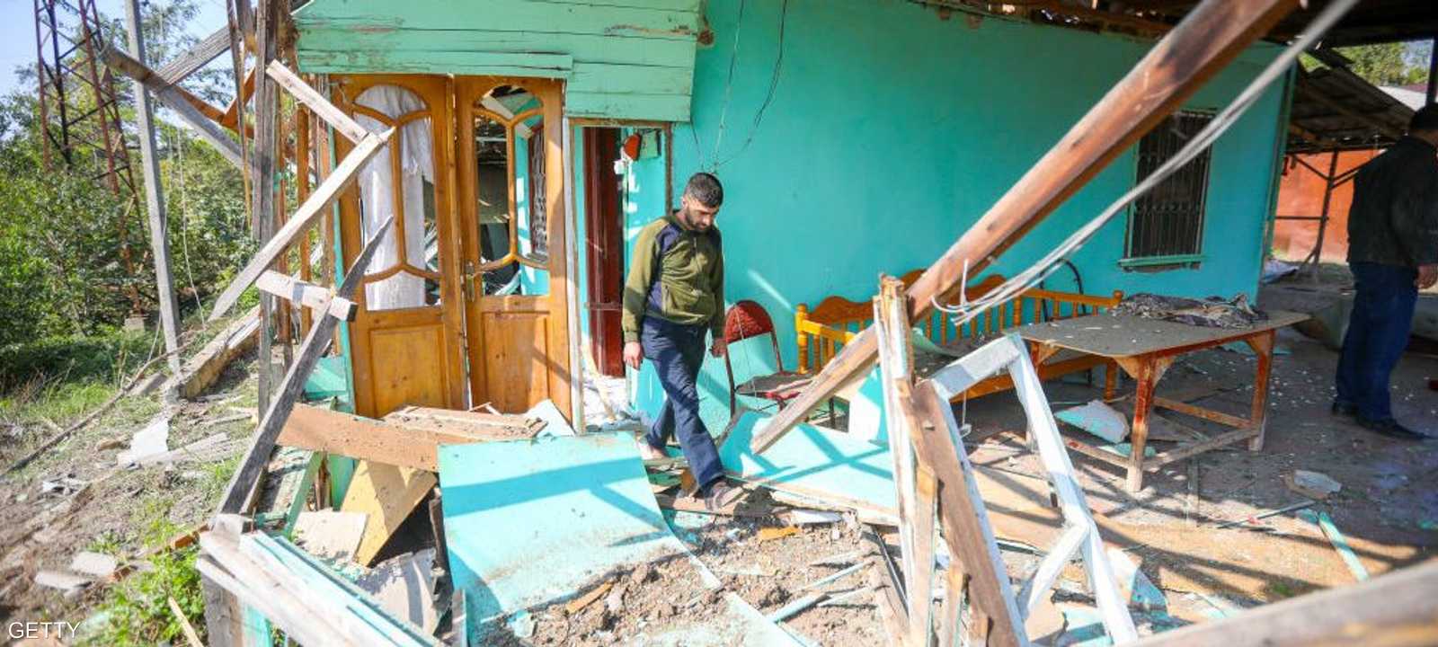 الناس بدأت تغادر منازلها لتفقد الخسائر الناجمة عن المعارك.