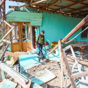 الناس بدأت تغادر منازلها لتفقد الخسائر الناجمة عن المعارك.