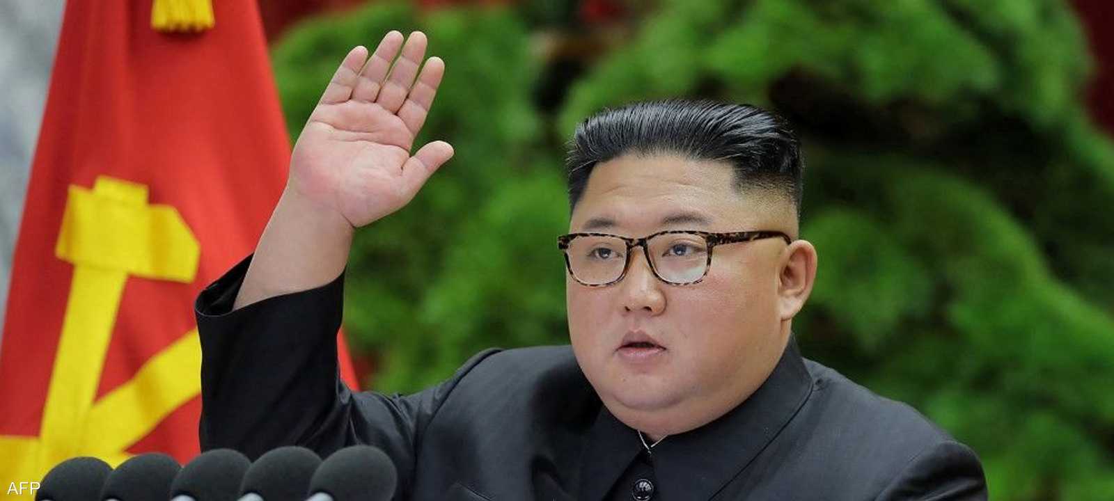 ألقى كيم باللوم على العقوبات الدولية والأعاصير وفيروس كورونا