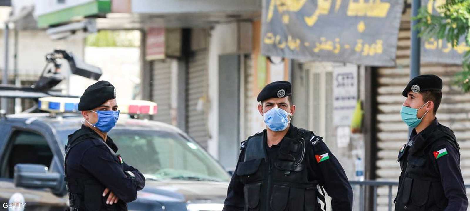 الأردن أعاد إجراءات الإغلاق بعد ارتفاع الإصابات بكورونا.