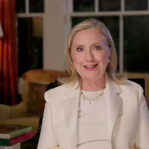 هيلاري زارت قناة الجزيرة في 2010، واجتمعت مع وضاح خنفر