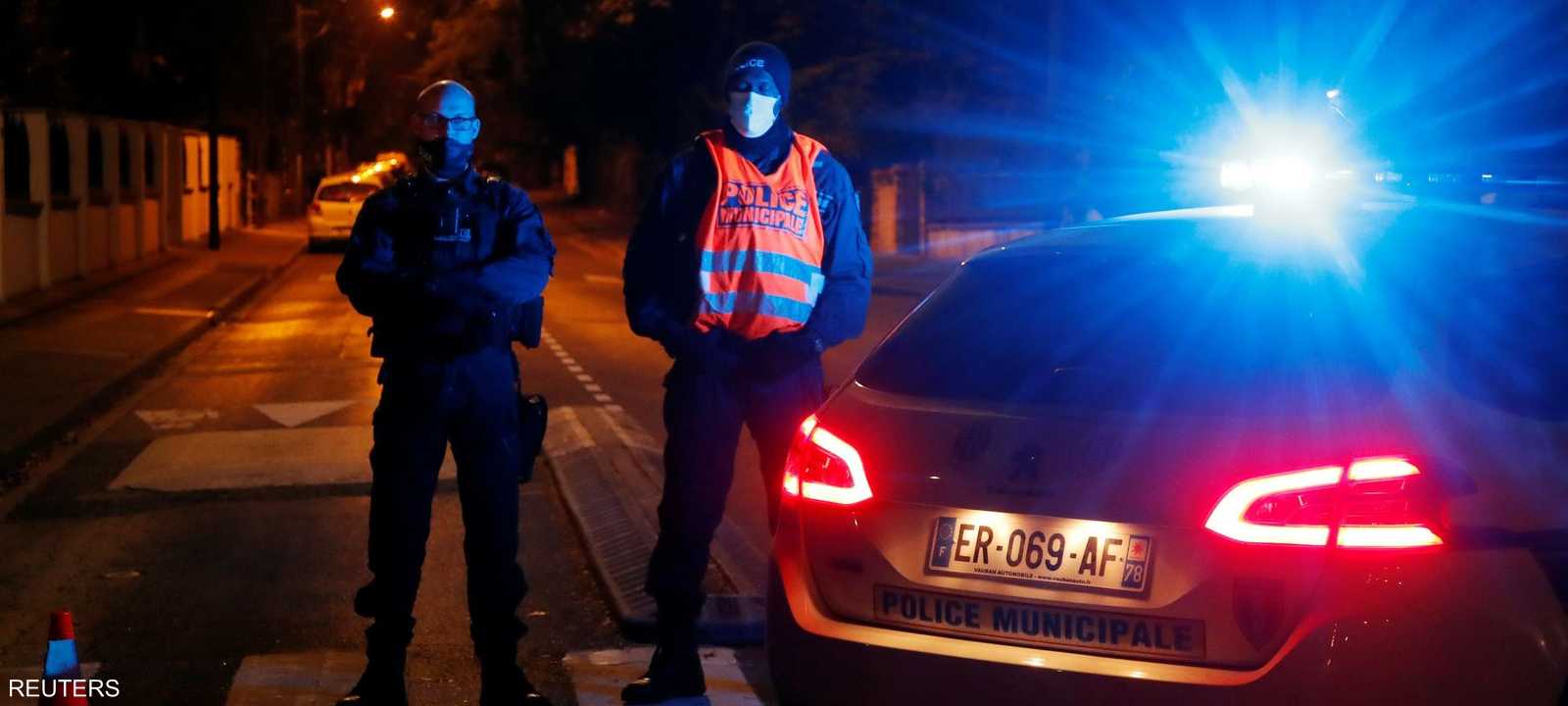 الشرطة طوقت مكان الحادثة في ضاحية كونفلانس سانت أونورين