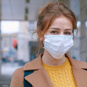 الخبراء يحذرون من الأماكن المغلقة مثل الحانات.