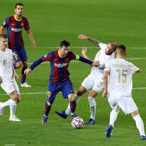 ميسي في إحاطة كروية من لاعبي فرنسفاروش