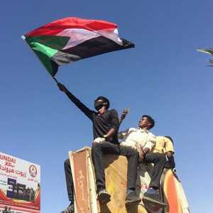 تتزامن الاحتجاجات مع ذكرى ثورة أكتوبر