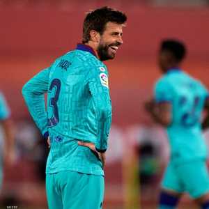 بيكيه باق مع برشلونة حتى 2024