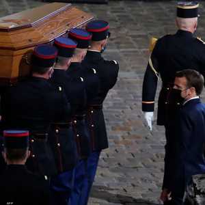 ماكرون خلال تشييع جثمان المدرس الفرنسي