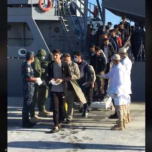 جرى إنقاذ العالقين على القارب في عرض البحر