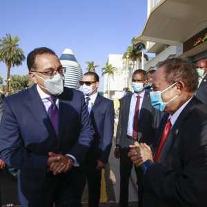 رئيس وزراء مصر مدبولي مع نظيره السوداني حمدوك