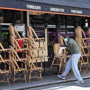 فرنسا أعادت إجراءات حظر التجول للحد من تفشي كورونا.