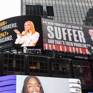 اللوحات الإعلانية في تايم سكوير