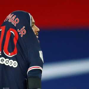 نيمار في لقطة طريفة خلال المباراة