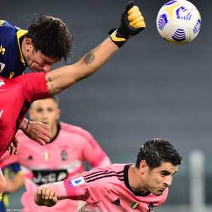 معركة كروية مع حارس فيرونا ماركو سيلفستري