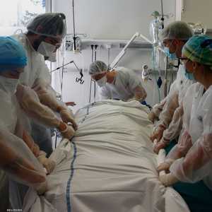 مريض بفيروس كورونا في أحد المستشفيات في فرنسا