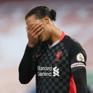 أصيب فان دياك خلال مباراة ليفربول وإيفرتون