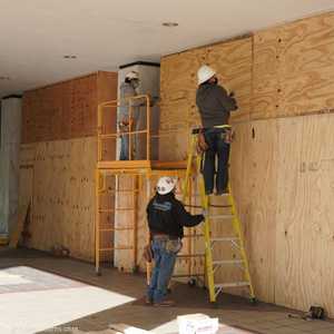 أصحاب المحال بالعاصمة يخشون حدوث اضطرابات