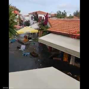 مشهد اجتياح المياه شوارع إزمير بعد التسونامي