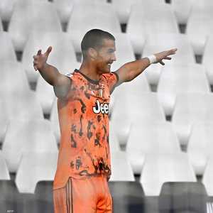 رونالدو يحتفل بهدفه