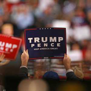 لافتات تدعم دونالد ترامب