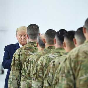 ترامب اتخذ قرارات إيجابية داخل الجيش لكن لم يتخل عن الجدل