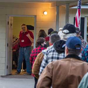 ملايين الأميركيين يصوتون يوم الثلاثاء