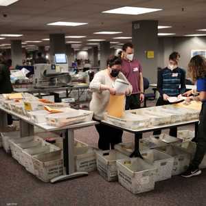 أصوات الناخبين بالبريد لم يتم فرز بعضها حتى الآن