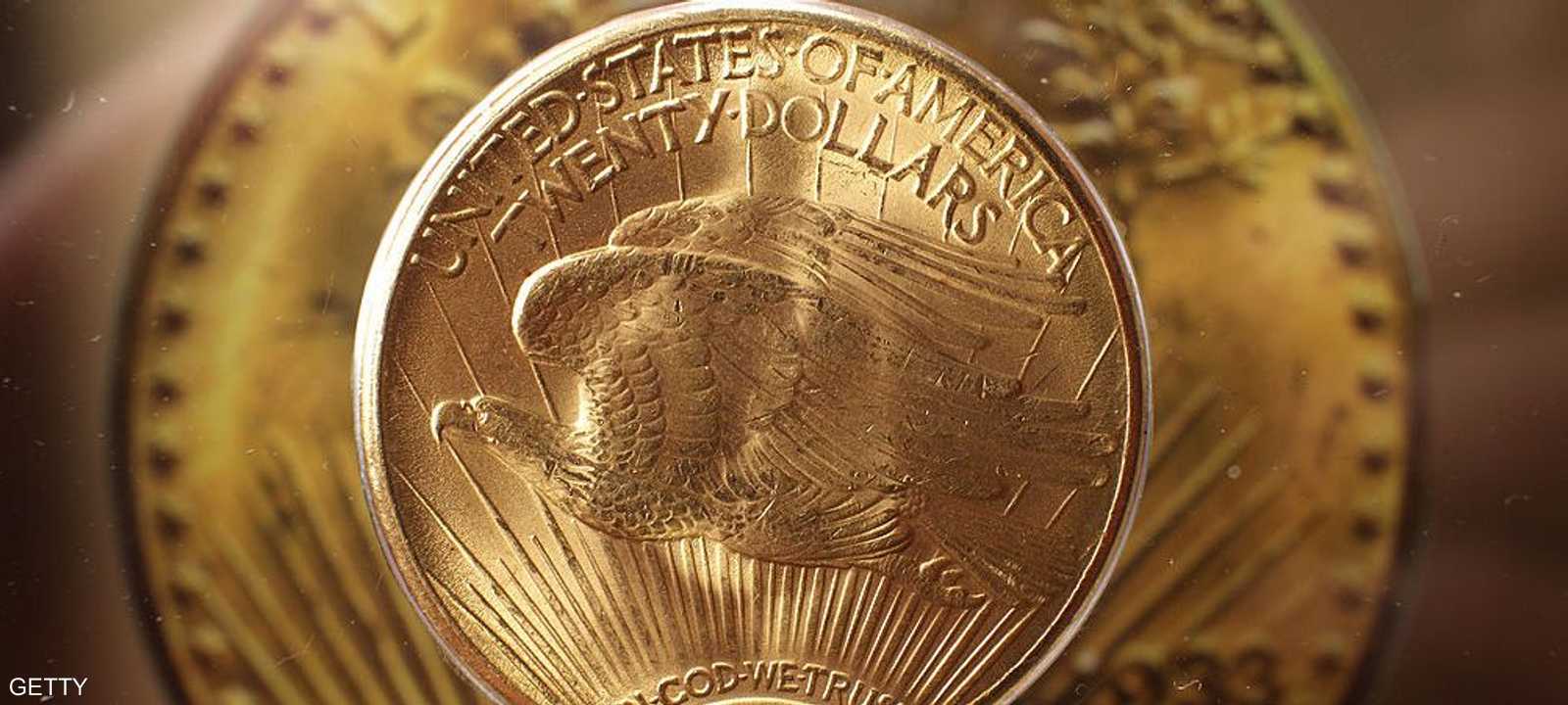 الدولار يتراجع والذهب يرتفع مع تقدم بايدن بانتخابات أميركا