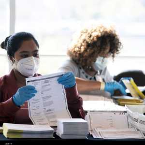 جانب من عملية فرز الأصوات في جورجيا.