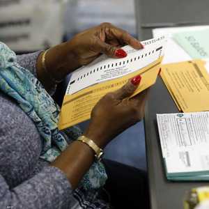 أوراق تصويت الانتخابات الأميركية