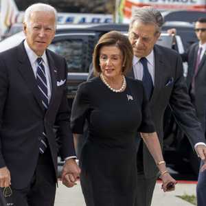 بيلوسي هنأت بايدن بمنصبه الجديد