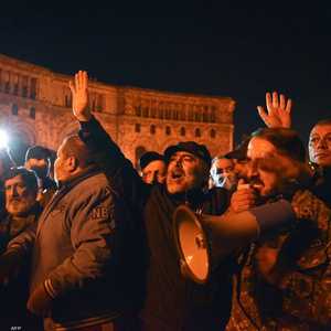 مواطنون من الأرمن اقتحموا مقر الحكومة