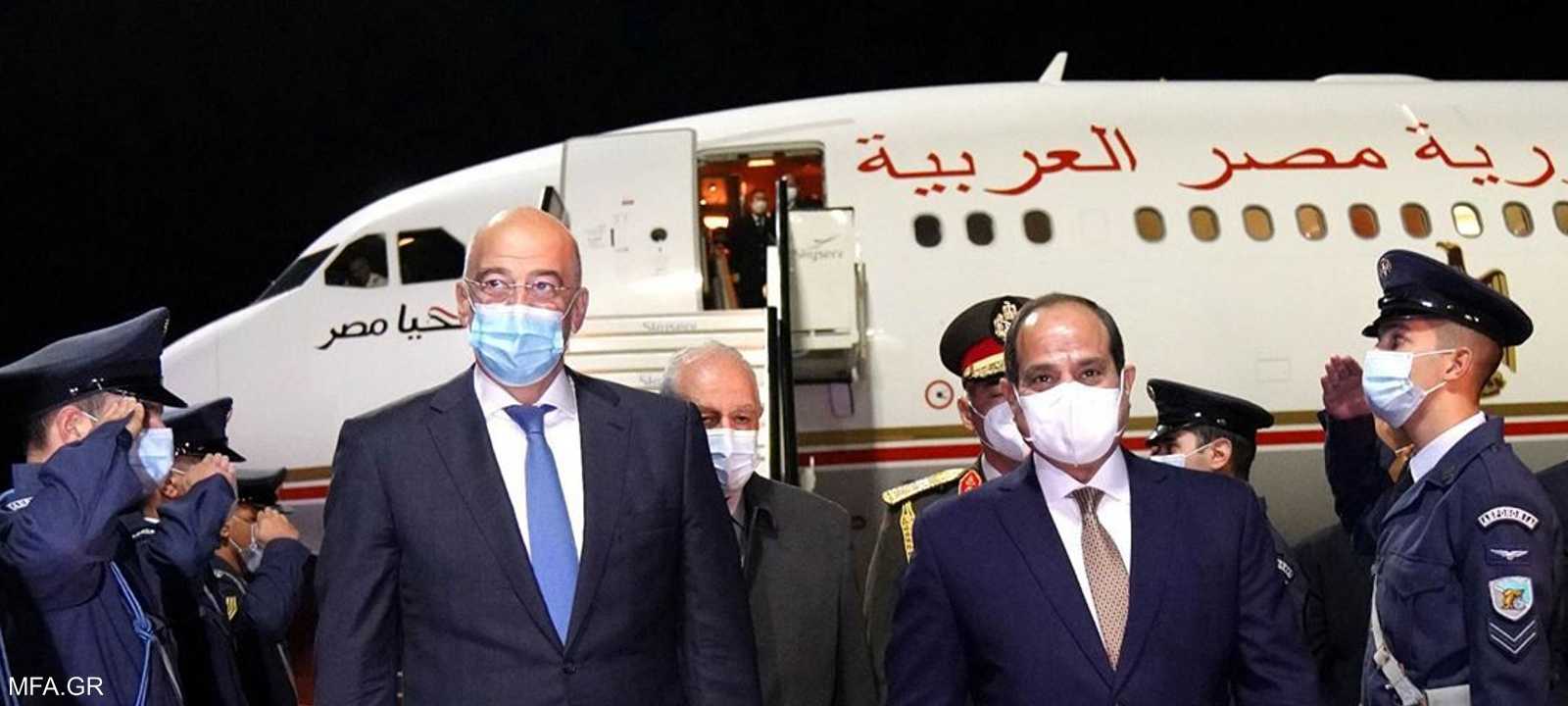 السيسي لدى وصوله إلى أثينا