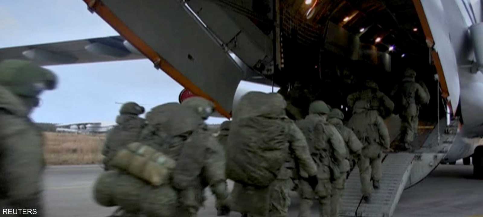 القوات الروسية خلال نقلها إلى ناغورني كاراباخ