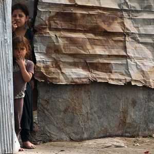 عوائل عراقية تسكن منازل الصفيح بسب ارتفاع نسب الفقر والفساد