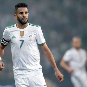 رياض محرز أحرز هدف بلاده الثالث أمام زيمبابوي