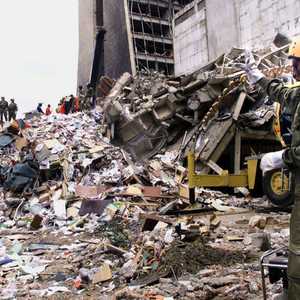 آثار التفجير الذي استهدف السفارة الأميركية في نيروبي. أرشيف