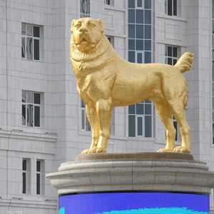 التمثال لسلالة الكلب الراعي في آسيا الوسطى