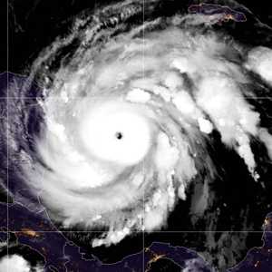 صورة جوية للإعصار أيوتا يقترب من نيكاراغوا