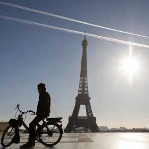 ساحة تروكاديرو خلال إغلاق ثان في فرنسا بهدف احتواء الجائحة