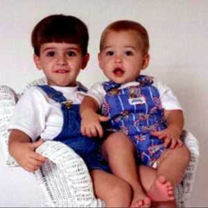 الطفلان اللذان قتلتهما أمهما في الجريمة المروعة